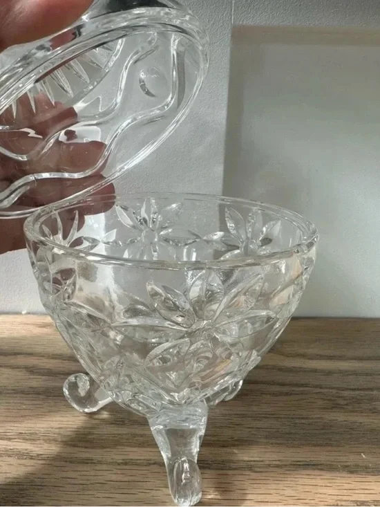 Vintage Traditional Crystal Egg Vase by Alexandra 24% Lead
Crystal Timeless - Picture 3 of 4